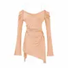 Camiseta Sexy Estilo Puro Deseo Ligeramente Transparente de un Solo Hombro y Manga Larga para Mujer Principios de Otoño Blanca Cintura Adelgazante Longitud Midi