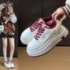 2025 primavera zapatos blancos pequeños nuevo estilo coreano ins estudiantes universitarias suela gruesa para aumentar la altura zapatos deportivos de tabla casual calle HB609