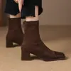 Nuevas Botas Cuadradas de Baja Altura con Costuras de Gamuza 2024 Botas Cortas de Caballero Británicas Botas de Tacón Medio Grueso 32-43 Botas de Comercio Exterior