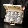 Conjunto de chá de porcelana branca com design de paisagem azul e branca, caixa de presente para uso doméstico, conjunto de chá kung fu, presente corporativo
