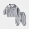 Conjunto Deportivo de Dos Piezas de Moda para Niños de Primavera y Otoño para Bebés y Niños Pequeños, Niños y Niñas, Incluye Sudadera y Pantalones