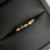 Anillo Delgado de Piedras Preciosas de Colores de Alta Definición Versa Xiaohongshu para Mujer, Chapado en Oro de 18 Quilates, Zirconio Diamante Brillante Microincrustado, Dedo Simple y de Alta Gama