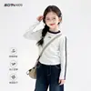 Camiseta de manga larga para niña, nuevo modelo otoño 2026, camisa blanca base estilo coreano para niñas pequeñas, top deportivo de otoño para niños