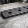 Placa de unión de forma especial utilizada para conectar entre fijaciones de rieles de acero accesorios de ferrocarril placa de unión