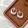 Pendientes de Aro Minimalistas Metálicos Clip-On para Mujer Sin Perforaciones, Nuevos Pendientes de Lujo de Nicho 2025, Estilo Exagerado