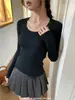 Elegante Top de Malha Base com Gola Redonda para Mulheres, Novo Estilo Primavera/Outono, Toque de Suéter Cinza, Corte Justo, Top Curto para Usar por Baixo