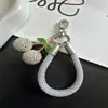 Nuevo Estilo Anillo de Dedo de Malla con Pedrería Lanyard para Teléfono Creativo Llavero de Cereza con Pedrería Completa Colgante Accesorio para Bolsa de Teléfono