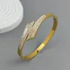Pulsera de Acero de Titanio y Concha Blanca con Hebilla de Diamante de Lujo Ligero y Gama Alta Diseño Ins Moda y Versátil Pulsera Abierta