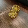 Brincos Elegantes Estilo Francês Banhados a Ouro Real com Design de Flor Oca para Mulheres, Brincos de Flor de Cinco Pétalas Exquisitos da Moda Tendência Personalidade