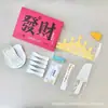 Caja de Regalo de la Fortuna Vajilla para Pastel Juego de Siete Piezas para Panaderías, Postres, Cumpleaños Juego Combinado Desechable de Cubiertos y Platos de Plástico