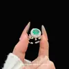 Nuevo anillo de moda de alta gama versátil estilo vintage con forma de estrella y diamantes, lujo ligero, anillo personalizado único y lujoso