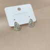 Pendientes de diseño de diseñador de alta gama, ligeros, combinables con todo, de moda, con diamantes y circonitas, sencillos y exquisitos, con concha y broche de plata.