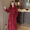 Pijama de invierno grueso y largo, nuevo producto de otoño e invierno a cuadros de piña, bata de felpa de doble cara de invierno para mujer