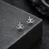 Pendientes de botón de flor de iris de estilo nuevo transfronterizos europeos y americanos para hombre, nicho hip hop, adornos de oreja modernos, moda para mujer, accesorios de lujo ligero con sensación de alta gama