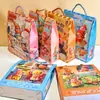 Nueva Estrella de Dibujos Animados Cultural Creativa Bolsa Sorpresa Grande Insignia de Pegatina de Alto Valor Cuaderno Bolígrafo de Gel Caja Sorpresa Portátil Paquete de Regalo