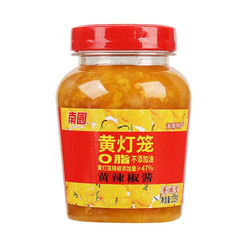 800白底南国黄辣椒酱香辣135克.jpg