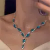 Conjunto de Collar Redondo Azul Deslumbrante y Pendientes Estilo Borden LakePalace con un Toque de Lujo, Cadena para Clavícula y Pendientes de Botón