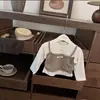 Conjunto de Dos Piezas para Niñas Estilo Coreano Primavera/Otoño Nuevo Dulce Elegante Camiseta de Manga Larga Falsa con Pantalones Ligeramente Acampanados Conjunto de Dos Piezas Moderno
