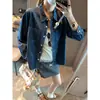 Jaqueta Camisa Jeans Azul Vintage Lavado Estilo Blogger em Camadas com Design de Costura Visível, Feita de Algodão Puro Mq1889