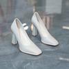 Sapatos de salto grosso para mulheres 2024 Outono Novo estilo de boca rasa Salto alto Biqueira quadrada Sapatos femininos de trabalho com grande quantidade e preço favorável