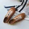 Zapatos de Entrenamiento Retro Alemanes de Gama Alta Personalizados en Guangzhou, Tenis Casuales Marrones para Mujer, Zapatos Cómodos y Sin Estrés para Caminar para Parejas