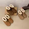 Botas de invierno cálidas para mujer con forro de polar, estilo nuevo, forradas de lana de cordero, versátiles, con tacón oculto, botines de moda
