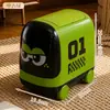 Papelera tipo bus para uso doméstico en sala de estar y dormitorio, bote de basura creativo con tapa de presión, móvil con ruedas para baño