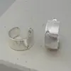 Brincos Listrados em Forma de C com Pedras de Diamante, Versáteis e Elegantes, Estilo de Luxo Leve, Design Único de Nicho, Brincos Foscos Escovados para Mulheres