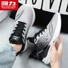 Zapatillas de suela gruesa para hombre, nuevo modelo de otoño 2026, zapatos casuales transpirables de punto flyknit con suela blanda, zapatillas para correr al aire libre