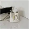 Bolsa de Mão da Moda Tendência 2026 Transfronteiriça para Mulheres, Bolsa de Balde Versátil para Ombro e Transversal Estilo Ins de Verão