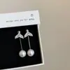 Brincos de Pérola em Gota Cauda de Peixe com Zircônia Design Sense Brincos Femininos Retrô Luxo Leve Elegante Moda Commuter Brincos Versáteis Brincos