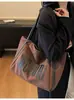 Bolsa Tote de Grande Capacidade Moda Transfronteiriça para Mulheres Outono e Inverno 2026 Nova Bolsa de Mão Retrô Bolsa de Ombro com Letras Bolsa de Braço