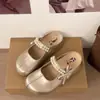 Novos Mocassins de Couro da Moda Verão 2026, Sapatos Casuais Elegantes e Modernos Slip-On com Pérolas para Mulheres com Bico Fechado