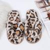 Comercio exterior transfronterizo talla grande 2023 verano nuevo moda europea y americana personalidad espiga clip dedo mujer Mao Mao pantuflas planas