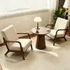 Poltrona de sofá de um lugar, cadeira de lazer para sala de estar, adequada para hotéis, pousadas, cafés e varandas pequenas; um conjunto de mesa de centro e cadeiras de madeira maciça