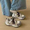 Tênis de corrida versátil com cadarço e sola grossa, tênis esportivo casual estilo coreano para mulheres, malha respirável, conforto duplo, estilo "dad shoes", color blocking