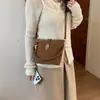 Bolsa de balde francesa transfronteiriça feminina novo estilo 2026 bolsa de ombro única da moda bolsa de mão de nicho para o dia a dia bolsa transversal pequena para mulheres