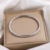Pulseira de Aço Titânio Lisa Redonda Sem Desgaste para Mulheres Alta Qualidade Moda Personalidade Pulseira Aberta Atacado