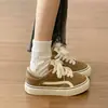 Tênis Brancos de Solado Grosso Estilo Wasteland para Mulheres, Novos Tênis Versáteis de Nicho Estilo Coreano para Primavera e Outono