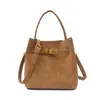 Bolso de Mano de Alta Gama Esmerilado para Mujer 2025 Nueva Moda Versátil Bolso de Hombro para Viajes Cotidianos Otoño e Invierno Retro Bolso Cubo