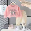 Nuevo Conjunto Infantil Primavera y Otoño 2026 Niños y Niñas Sudadera Cuello Redondo Ropa de Otoño Ropa de Bebé Conjunto de Dos Piezas Primavera y Otoño Moderno