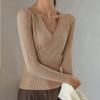 Nueva Camiseta de Punto de Cuello en V para Mujer en Otoño e Invierno, de Manga Larga, Ajustada, de Cuello Alto, Top Súper Bonito que se Puede Usar por Fuera