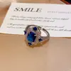 Anel Aberto de Cruz com Zircônia Banhado a Ouro 14K Real com Design Único, Anel de Dedo Indicador de Nicho, Sensação de Luxo Leve e Alto Padrão, Joia Feminina