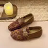 Zapatos de plataforma Qianfeng para aumentar la altura interior con hebilla, mocasines de otoño, estilo clásico y cómodo sin cordones, zapatos de mujer 2026