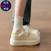 Zapatos de plataforma gruesa para aumentar la altura de personas bajas para mujer, nuevo estilo otoño 2026, zapatillas casuales con cordones y empalme, zapatos versátiles de nicho