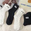 Meias de Dormir de Chão Preto e Branco com Olhos Fofos de Inverno Meias Grossas com Forro de Lã de Altura Média Meias Quentes de Pelúcia Coral Fleece para Mulheres