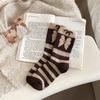 Calcetines largos de algodón grueso para mujer, para otoño e invierno, populares en Internet, con letras y colores de alta calidad.