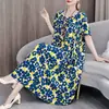 Vestido floral de mamá, nuevo modelo verano 2026, para mediana edad y mayores, hecho de algodón rayón, corte holgado, estampado, vestido de longitud media