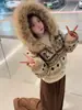 Chaqueta de Algodón con Estampado Fair Isle y Ribete de Forro Polar para Mujer, Estilo Nuevo Invierno 2026, Abrigo Corto de Algodón Cálido de Corte Holgado con Capucha