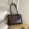 Bolso Casual y Versátil para Mujer Gran Capacidad Nuevo Otoño e Invierno 2025 Bolso de Hombro Retro Bolso Tote de Alta Calidad para Viajes